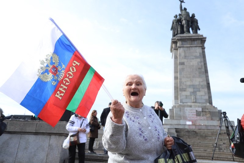 София иска махане на Паметника на Съветската армия, премиерът остави темата за след изборите (галерия)