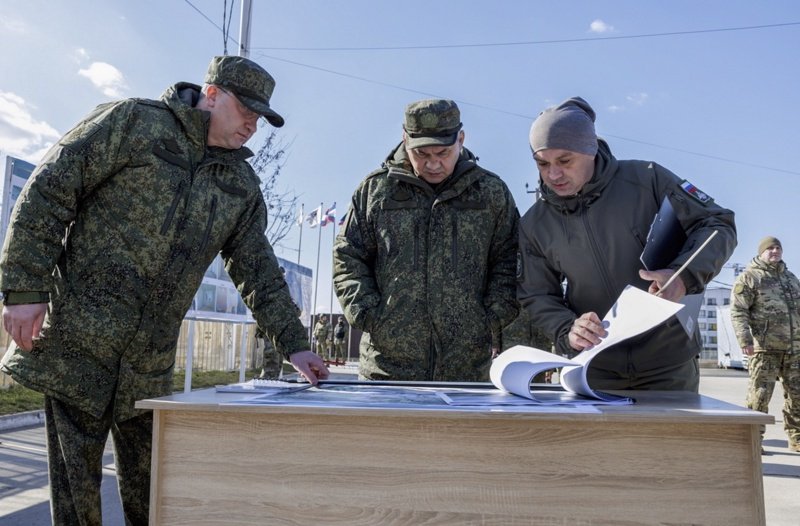 Сергей Шойгу (в средата) по време на инспекцията, Сн. ЕПА/БГНЕС