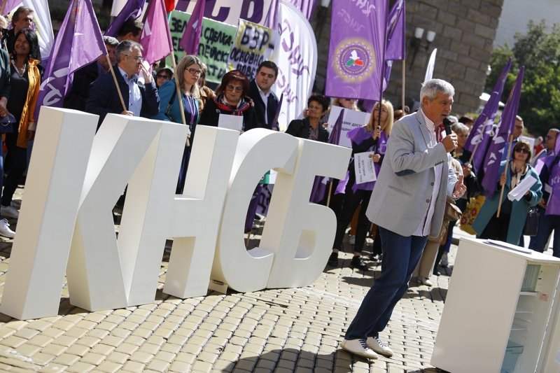 КНСБ започва проучване за нарушения на трудовите права
