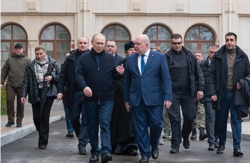 Путин изненадващо пристигна в Крим за годишнината от анексирането на полуострова