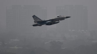 Масово навлизане на китайски военни самолети в зоната за отбрана на Тайван