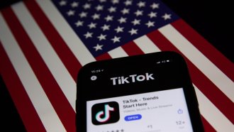 САЩ се готвят да забранят със закон ТикТок