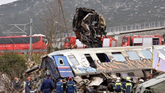 Началникът на гарата в Лариса остава в ареста заради трагичната катастрофа