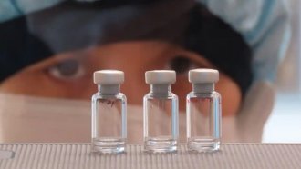 ЕК предоговаря доставките на ваксини против Covid