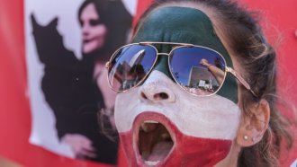 Протести в Иран заради отровените ученички