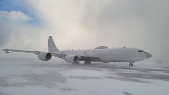 Американският самолет на "страшния съд" вече е базиран в Исландия