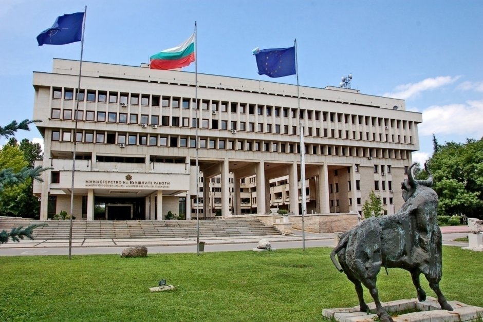 МВнР: Българите в чужбина да проверяват адресите на секциите в обобщения списък