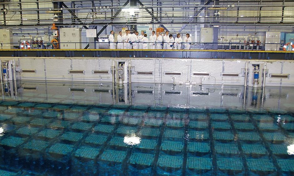 Отработеното ядрено гориво се слага първо в басейни, после в специални цехове, сн. Агенция за ядрена енергетика