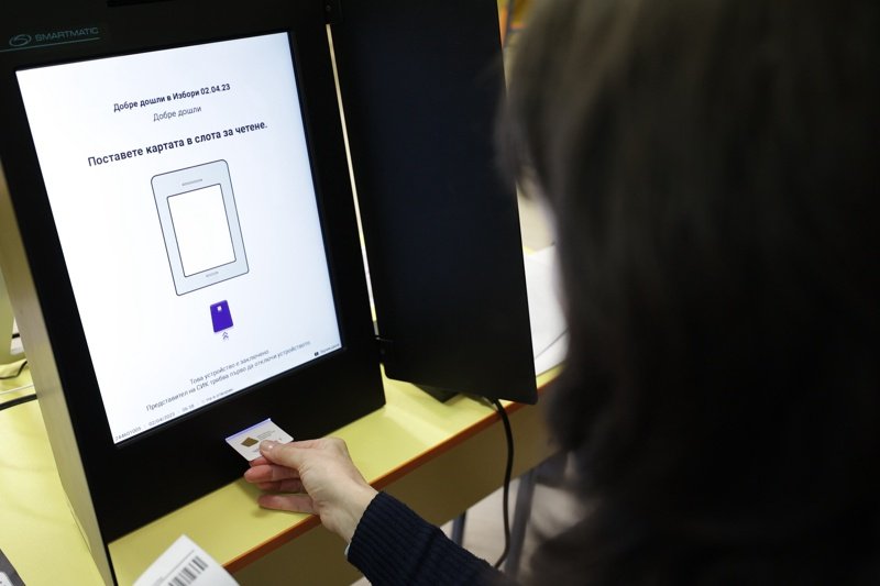 Близо 60% от избирателите са гласували с машина в неделя