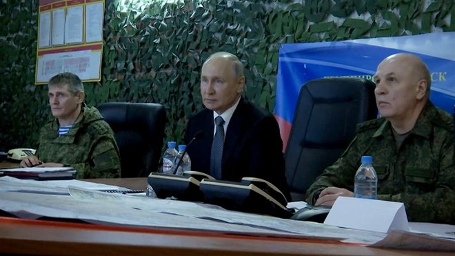 Путин по време на съвещанието в Херсонска област