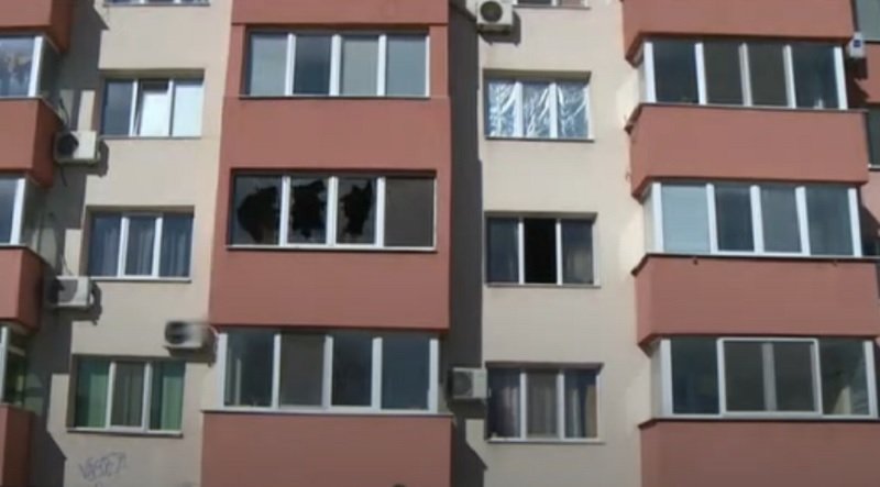 Пожарът избухна в апартамент в русенския квартал "Чародейка". Снимка: БНТ