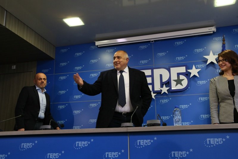 Лидерът на ГЕРБ Бойко Борисов, Десислава Атанасова и Томислав Дончев в партийната централа. Снимка: БГНЕС
