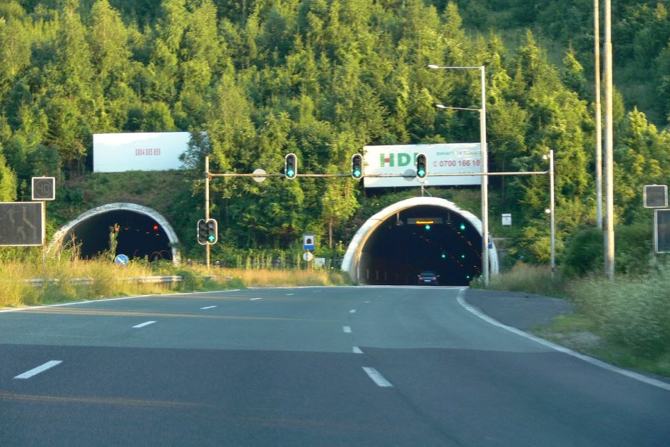 Фирмата "ОРС Инфраструктура" единствена бе допусната до отваряне на ценовата оферта за тунел "Топли дол" Сн. АПИ
