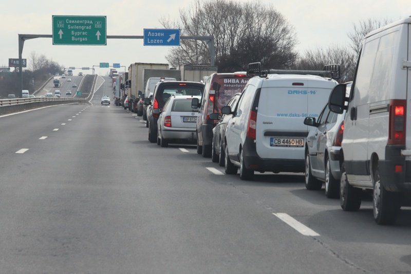 Задръстванията на магистрала "Тракия" край София за морето ще бъдат ежедневни това лято  Сн.БГНЕС