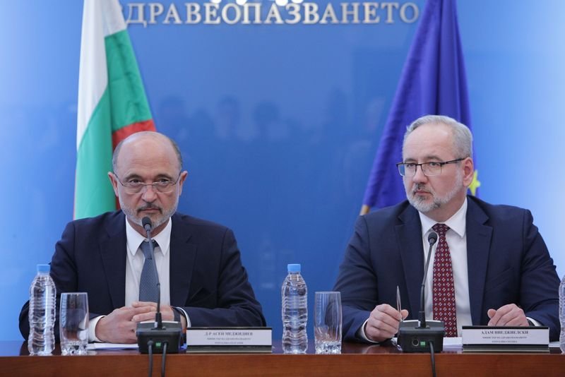Здравните министри на България и Полша Асен Меджидиев и Адам Ниеджиелски с обща позиция за Covid ваксините, сн. Министерство на здравеопазването