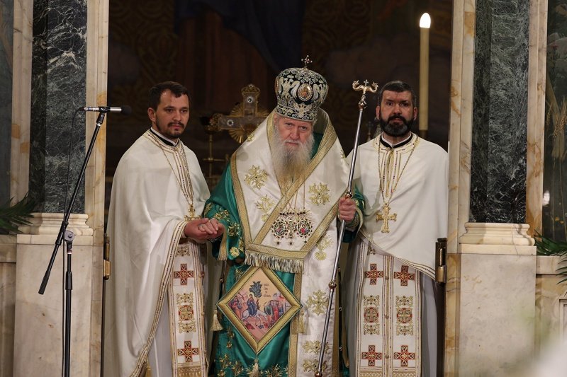 Патриарх Неофит повече празничната литургия в катедралата "Св. Алекнадрън Невски", сн. БГНЕС  