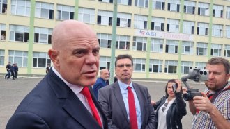 Гешев очаква "вълна от доноси" срещу себе си 3 https://netnews.bg/wp-content/uploads/2023/04/d0b3d0b5d188d0b5d0b2-d0bed187d0b0d0bad0b2d0b0-d0b2d18ad0bbd0bdd0b0-d0bed182-d0b4d0bed0bdd0bed181d0b8-d181d180d0b5d189d183-d181d0b5d0b1.jpg medium 255a0c5694d14dfd8a4bfea3c04498da https://netnews.bg/wp-content/uploads/2023/04/d0b3d0b5d188d0b5d0b2-d0bed187d0b0d0bad0b2d0b0-d0b2d18ad0bbd0bdd0b0-d0bed182-d0b4d0bed0bdd0bed181d0b8-d181d180d0b5d189d183-d181d0b5d0b1.jpg