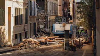 Най-малко двама души са загинали след рухването на сграда в Марсилия