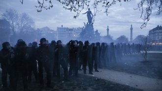 175 полицаи са пострадали при вчерашните протести във Франция