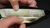 Българите предпочитат една екстра заплата веднага, вместо двойна сума след година