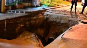 Улица във Варна пропадна заради спукан водопровод