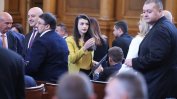 Лена Бориславова положи клетва като депутат и подаде оставка