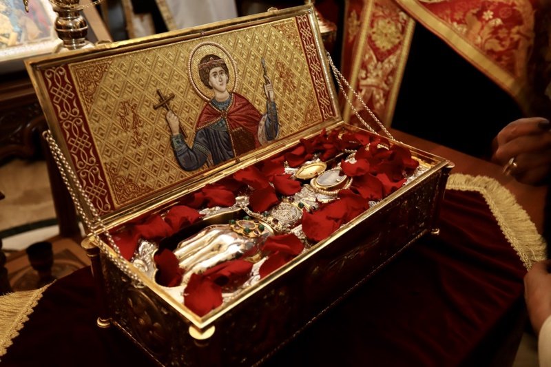 Частица от дясната ръка на св. Георги е изложена за поклонение в столичния храм "Св. София"  Сн. БГНЕС