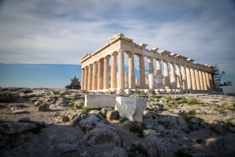 Гърция бележи 70% ръст на приходите си от туризъм през 2022 г