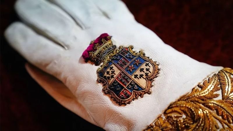 Чарлз Трети ще използва повторно исторически одежди за коронацията си