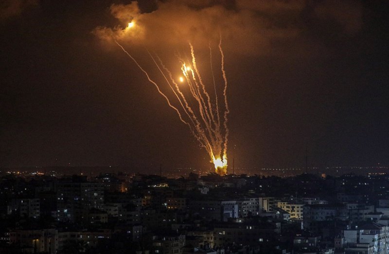 Ракети са изстреляни към Йерусалим; Израел възобнови ударите в Газа