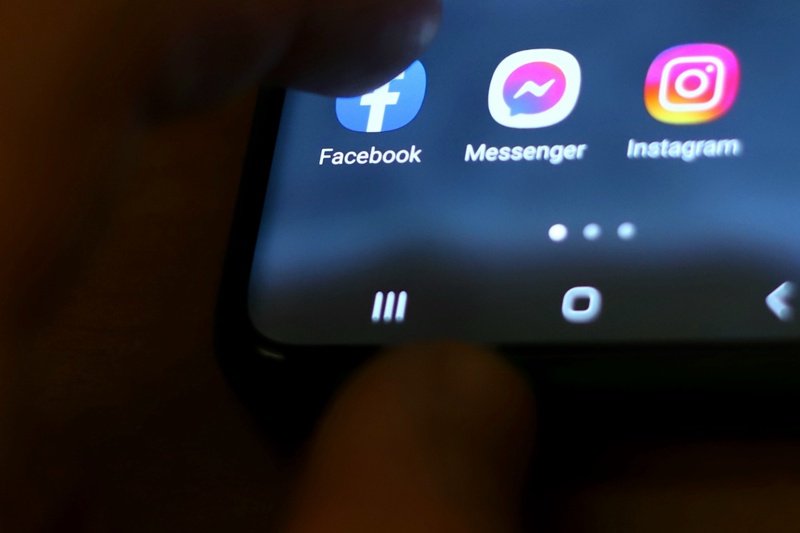 Собственикът на социалните мрежи Фейсбук и Инстаграм е глобен с 1.2 млрд. евро за прехвърляне на лични данни на потребители от ЕС към САЩ. Сн. БГНЕС