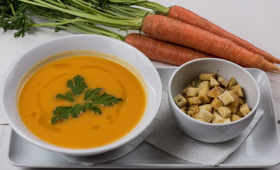 Пилешката супа помага при настинга, а морковите - да виждате в тъмното. Сн: Pixabay