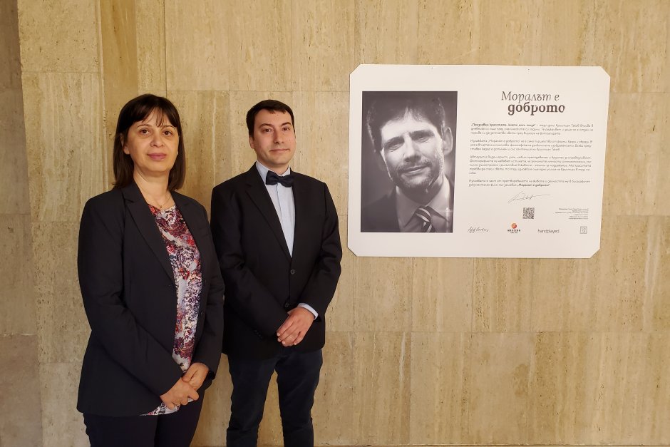 Съдия Росица Темелкова и Йордан Терзиев откриват изложба на Кристиан Таков Сн.Окръжен съд - Бургас