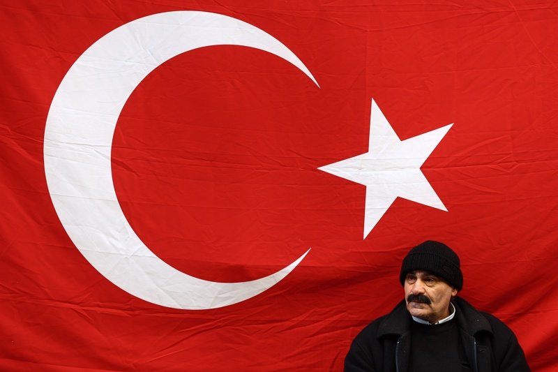 Турция затваря въздушното си пространство за арменски самолети