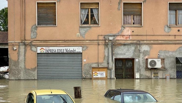 Най-малко двама са загинали при тежки наводнения в Италия