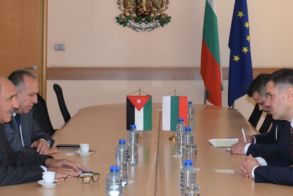 Среща на министъра на икономиката Никола Стоянов и Мохамад Тнейбад, шеф на голяма йорданска компания Сн.Министерство на икономиката