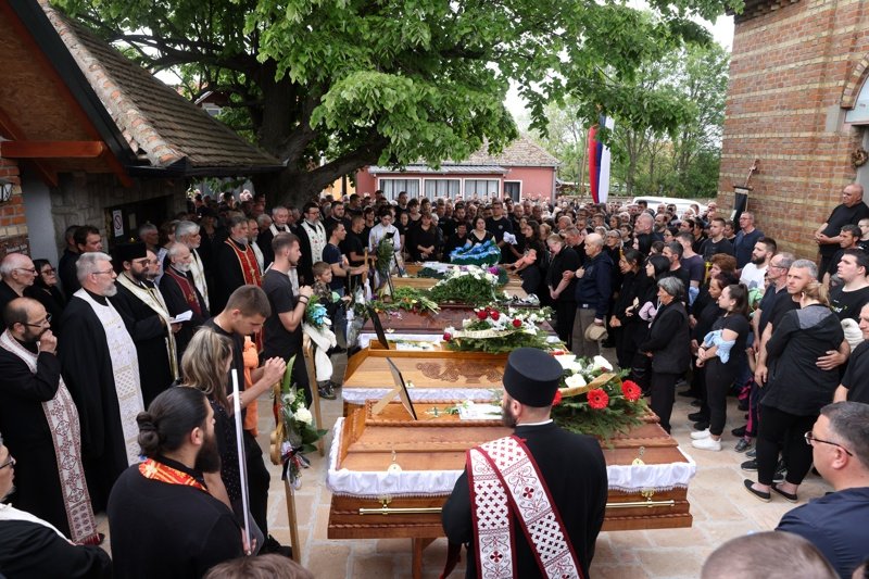 В събота бяха погребани част от жертвите на масовите убийства. Снимка: ЕПА/БГНЕС