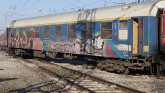 Вагон се запали на гара Варна, два влака закъсняват