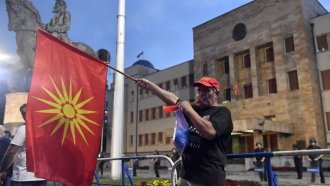 Повечето македонци виждат “българизация“ на страната им