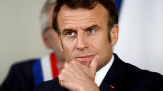 "Фич" понижи кредитния рейтинг на Франция с една степен