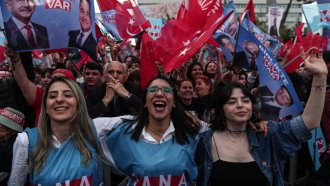 Избирателната активност в чужбина за балотажа за президент в Турция счупи всички рекорди