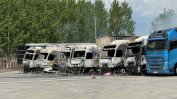 Осем тира са опожарени на паркинг край Петрич (видео)