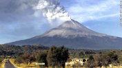 Вулканът Попокатепетъл в Мексико изхвърля газ, дим и пепел