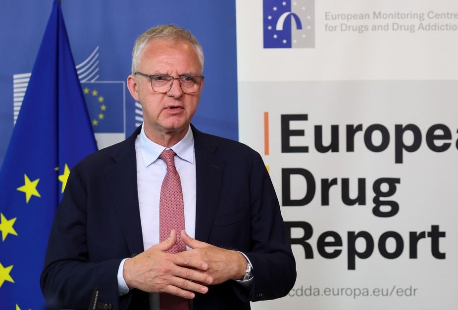 Председателят на Европейският център за мониторинг на наркотиците и наркоманиите Алексис Гуусдийл представи резултатите от доклада, сн. ЕПА/БГНЕС