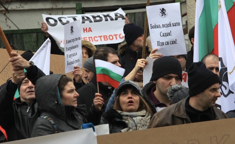 Кадър от протеста на "Възраждане" пред МРРБ, след който Георгиев и Вешев бяха арестувани