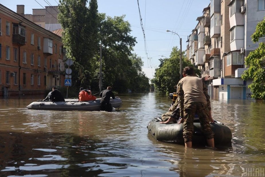 Стотици хиляди хора без питейна вода и масови евакуации в Украйна