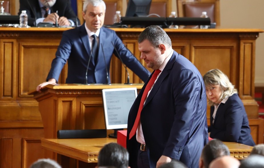 Костадин Костадинов и Делян Пеевски продължават да окупират политическия дневния ред в явен опит да го подчинят. Сн. БГНЕС