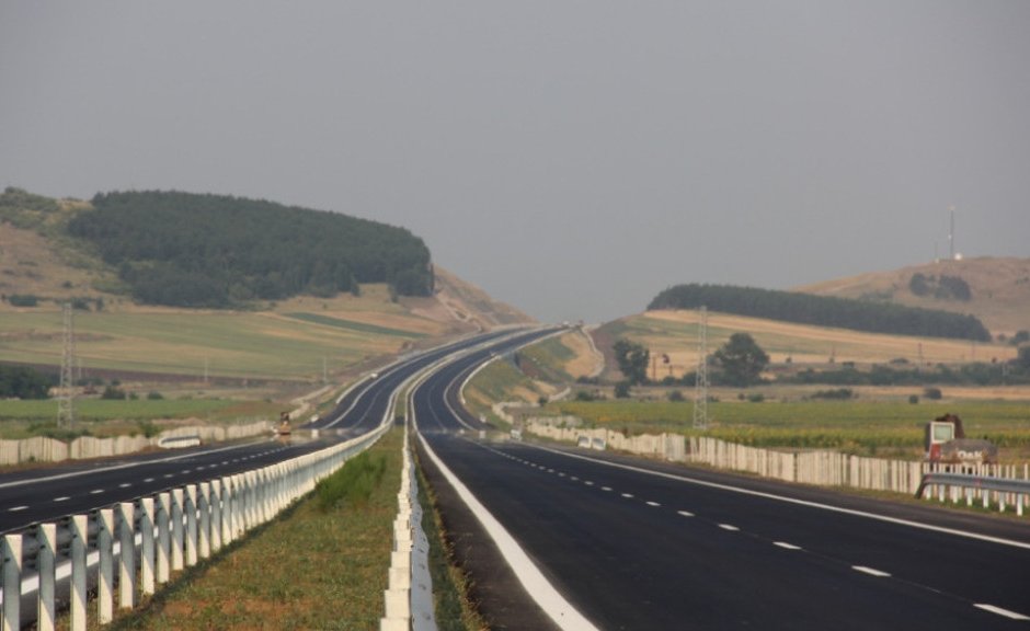 "Автомагистрали" спечели ремонта на "Тракия" на двойно по-висока цена