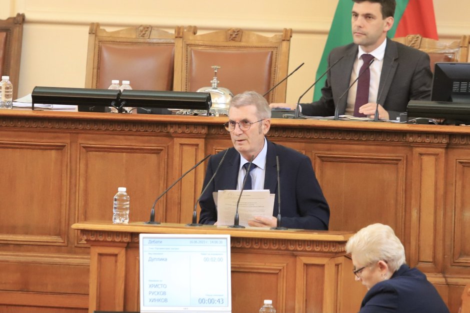 Проф. Христо Хинков по време на петъчния парламентарен контрол, сн. БГНЕС