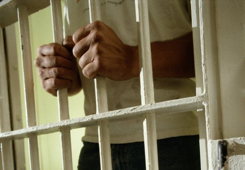 Неправомерно осъден американец беше освободен след повече от 30 г. зад решетките